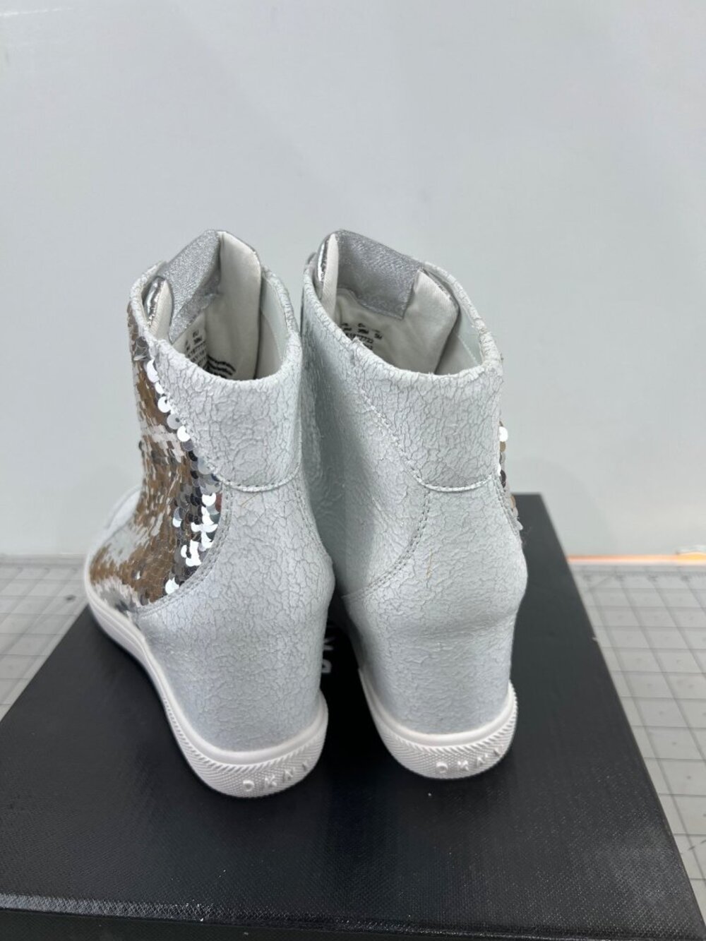 DKNY Caz-Wedge Sequin Silver Sneakers Zip Closure Women’s Sz.  7.5 new - Picture 4 of 8
